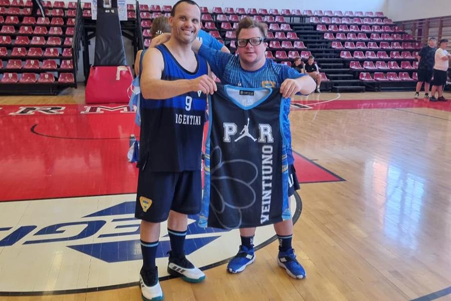 Dos pampeanos campeones mundiales de básquet para personas con síndrome de down